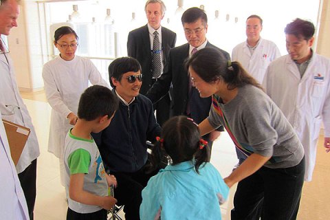 Chen Guangcheng meets his family