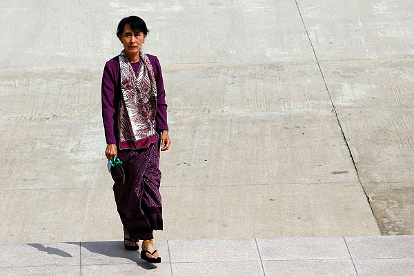 Aung San Suu Ky Joins Parliamentary