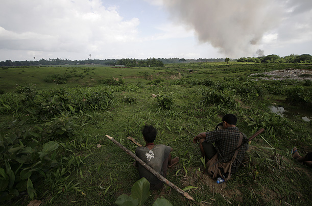Sectarian Unrest in Burma Sees Dozens Dead, Thousands Fleeing