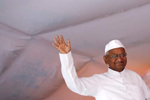 Veteran Indian social activist Anna Hazare waves to his supporters during his public hunger strike in New Delhi