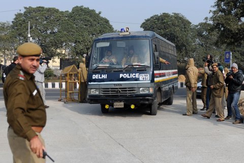 image: Indian police personnel guide a vehicle, which is believed to be carrying the accused in a gangrape and murder case, at an entrance to Saket District Court in New Delhi, Jan. 7, 2013. 
