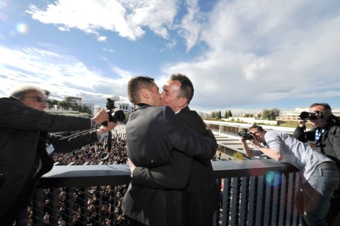 Vincent Autin (R) and Bruno Boileau kiss on a balcony in front of the crowd after their marriage, France's first official gay marriage, in the city hall in Montpellier on May 29, 2013.