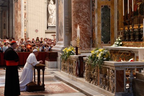 Pope Francis prays in front of the tomb of Pope John XXIII at the end of a mass on the 50th anniversary of his death, on June 3, 2013 in St. Peter's Basilica at the Vatican. 