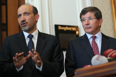 From left: Syria's opposition chief Ahmad Jarba and Turkish Foreign minister Ahmet Davutoglu at a press conference in Istanbul.