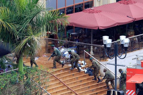 Kenya Defence Forces soldiers take their position at the Westgate shopping centre, on the fourth day since militants stormed into the mall, in Nairobi, Sept. 24, 2013. 
