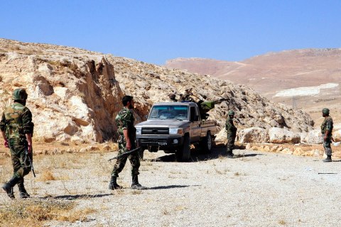 Syrian army soldier taking position in Al Qalamoun Hills