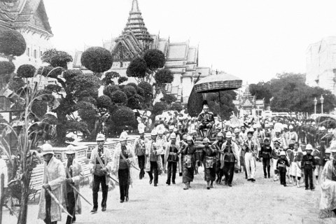 Thailand, 1910, After the funeral of his father H, M, Chulalongkorn, new King of Siam, H, M, Maha Vajiravudh going back to his palace in Bangkok, surrounded by princes of royal blood and high dignitaries.