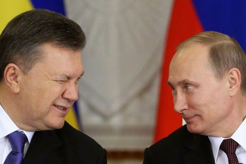 Ukrainian President Yanukovich gives a wink to his Russian counterpart Putin during a signing ceremony after a meeting of the Russian-Ukrainian Interstate Commission at the Kremlin in Moscow