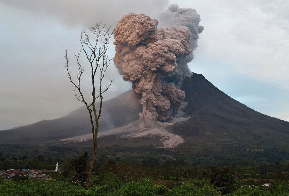 Indonesian Volcano Mount Sinabung Spews Ash, Turns Deadly | TIME.com