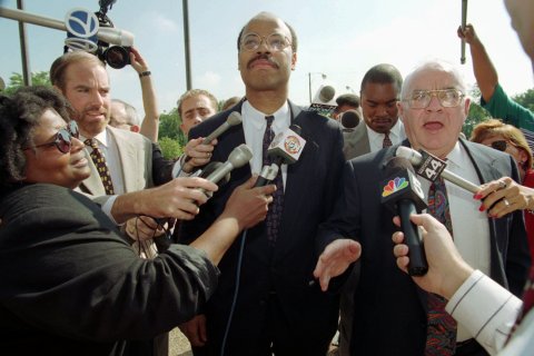 Congressman Mel Reynolds (center) and his attorney Sam Adam (right) walking to court in Chicago, Aug. 17, 1995, for the continuation of Reynold's sexual misconduct trial.