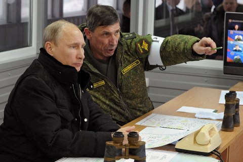 Russia's President Vladimir Putin (L), and head of the Russian army's main department of combat preparation Ivan Buvaltsev watch military exercises at the Kirillovsky firing ground in the Leningrad region, March 3, 2014.